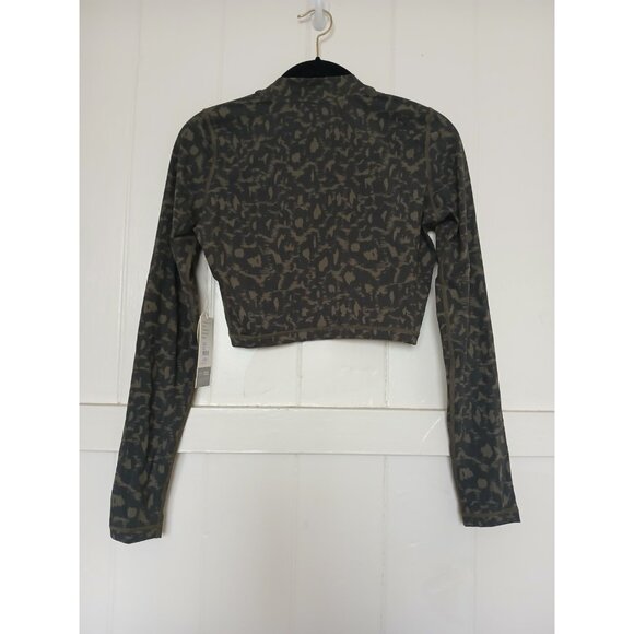 NWT Vuori Dune Crop Top Long Sleeve Oregano Spots Olive Green Athletic Yoga New - Picture 2 of 13